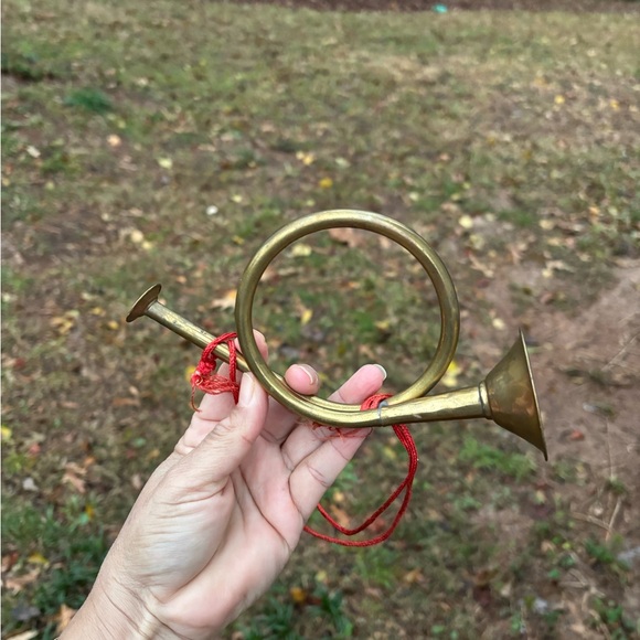 BRASS HORN VINTAGE CHRISTMAS ORNAMENT - Picture 3 of 11